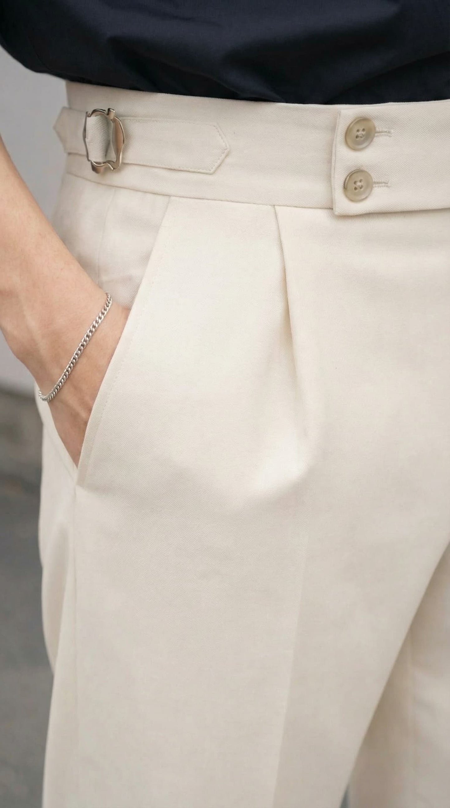 SIDE TAB SINGLE PLEATED TROUSER ( BLACK/OFF-WHITE)